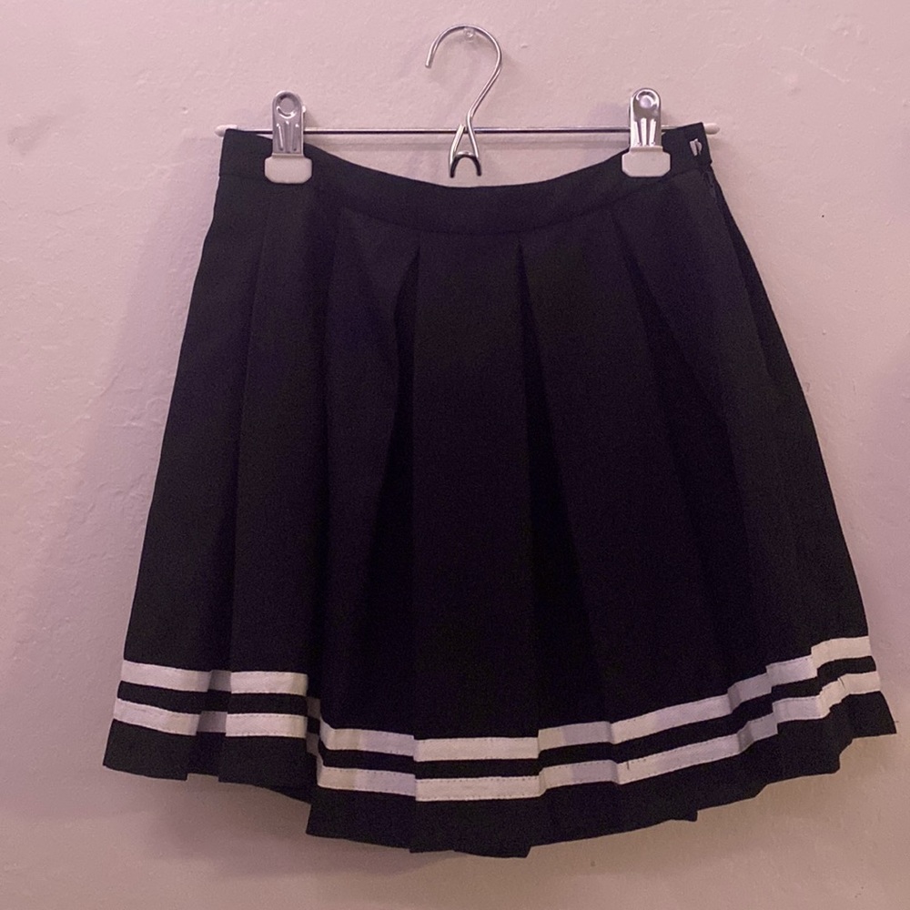 Black pleated tennis skirt